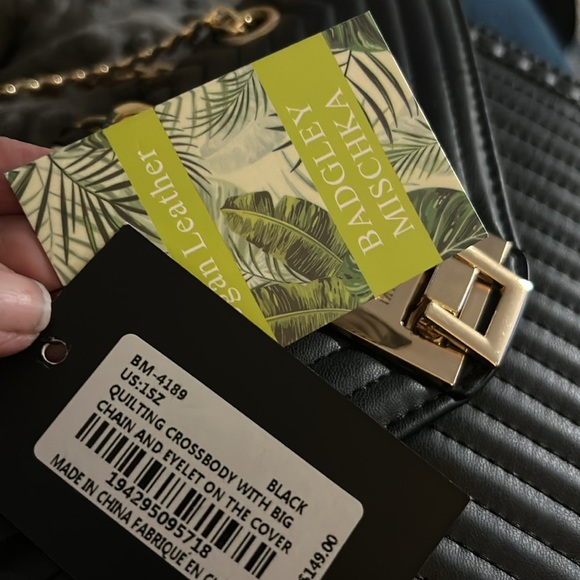 🔥 NWT Badgley Mischka Black w/Gold convertible shoulder straps Quitted Purse - Picture 7 of 7